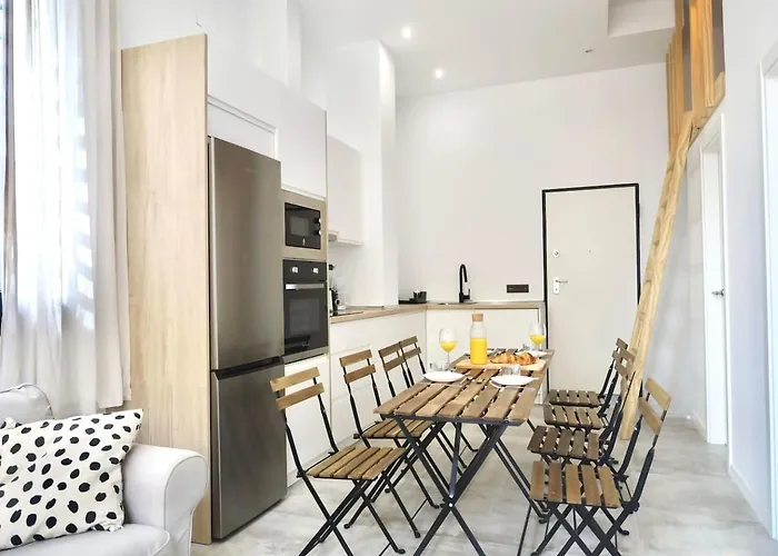 Cyv - Big Family - Near The アパート