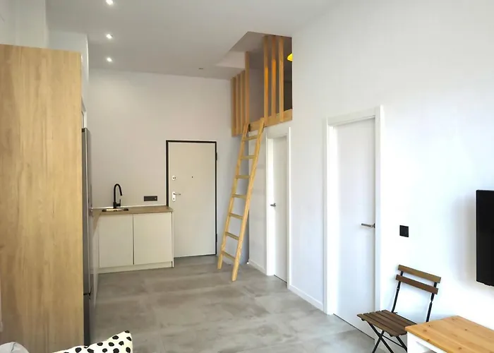 Cyv - Big Family - Near The アパート